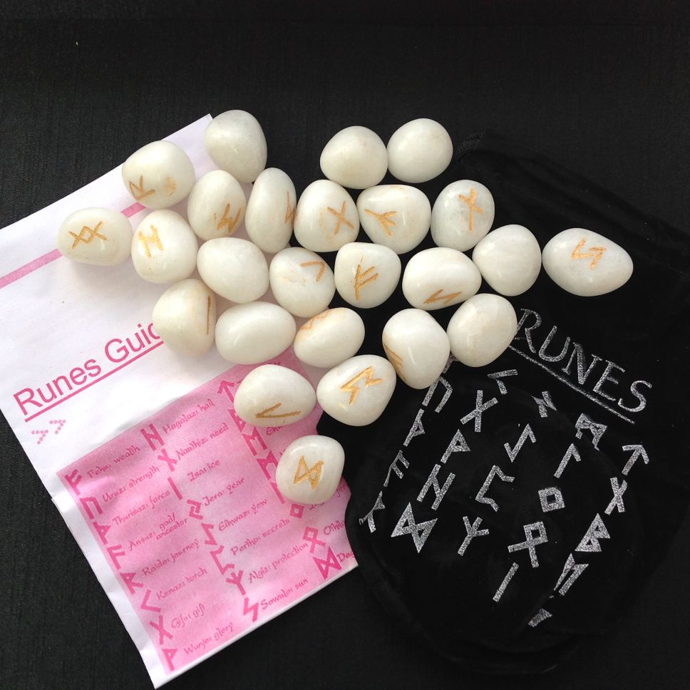 WHITE AGATE RUNES SET WHITE AGATE RUNES SET